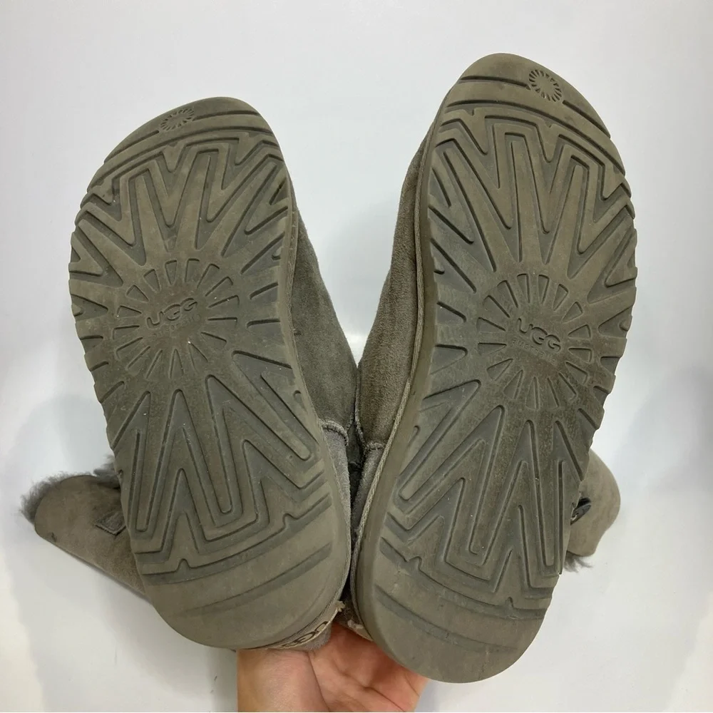 UGG Bailey button triplet ll shearling lined boots suede leather‎ women’s size